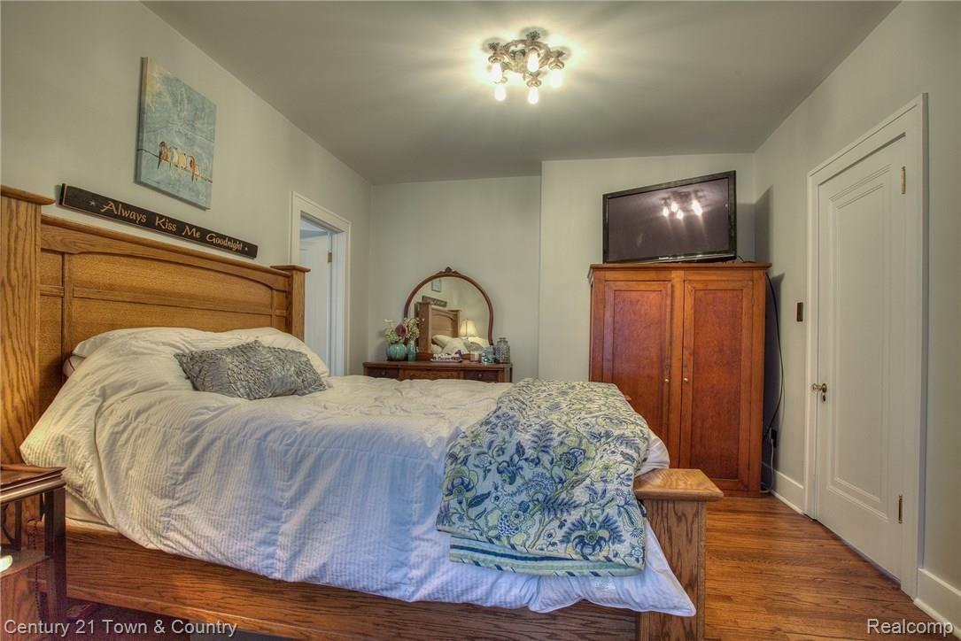 153 Cherokee Road Pontiac, MI 48341 - Photo 22 of 37 Master Bedroom
