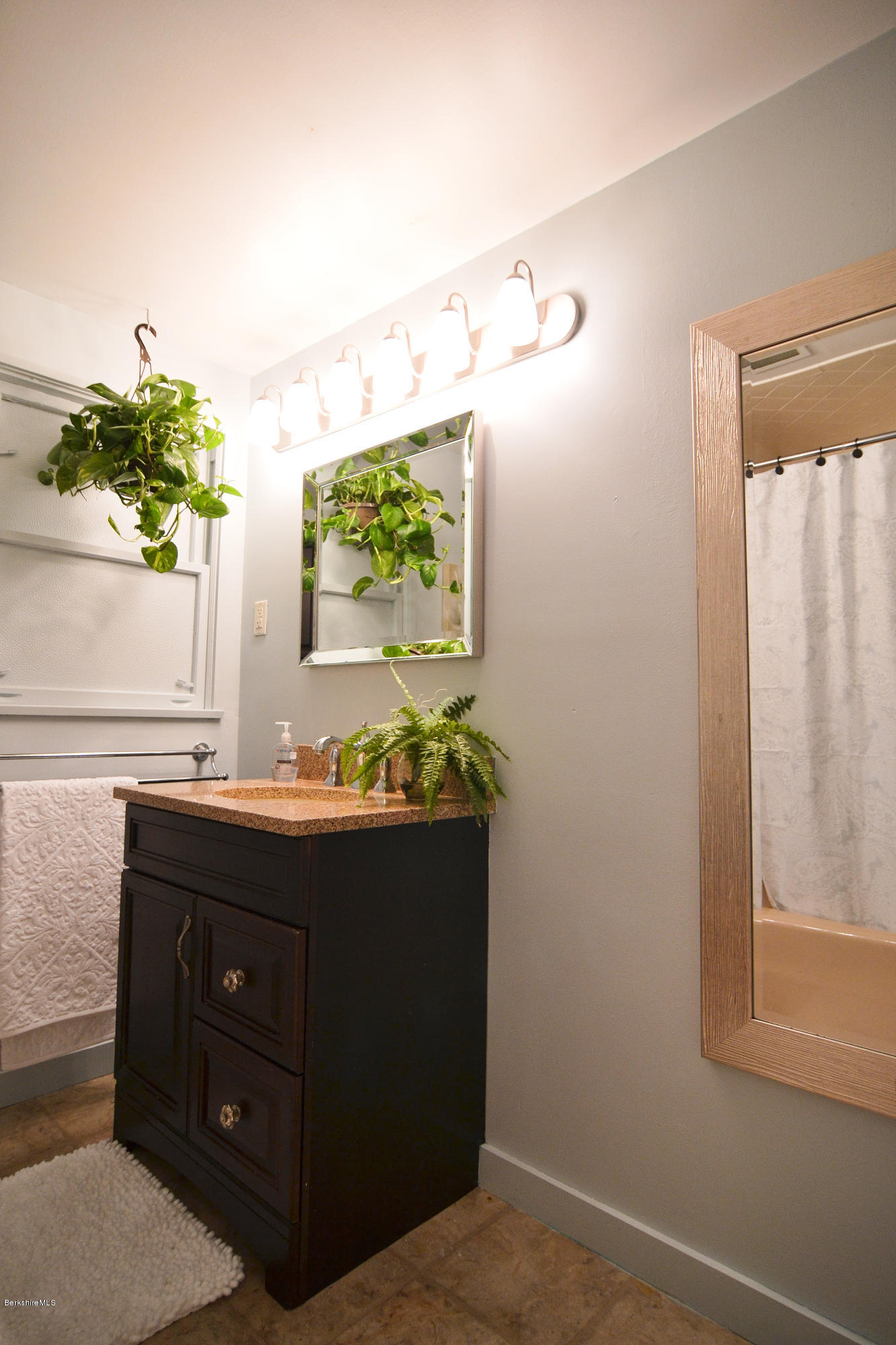 57 East New Lenox Road Pittsfield, MA 01201 - Photo 24 of 41 Main bath