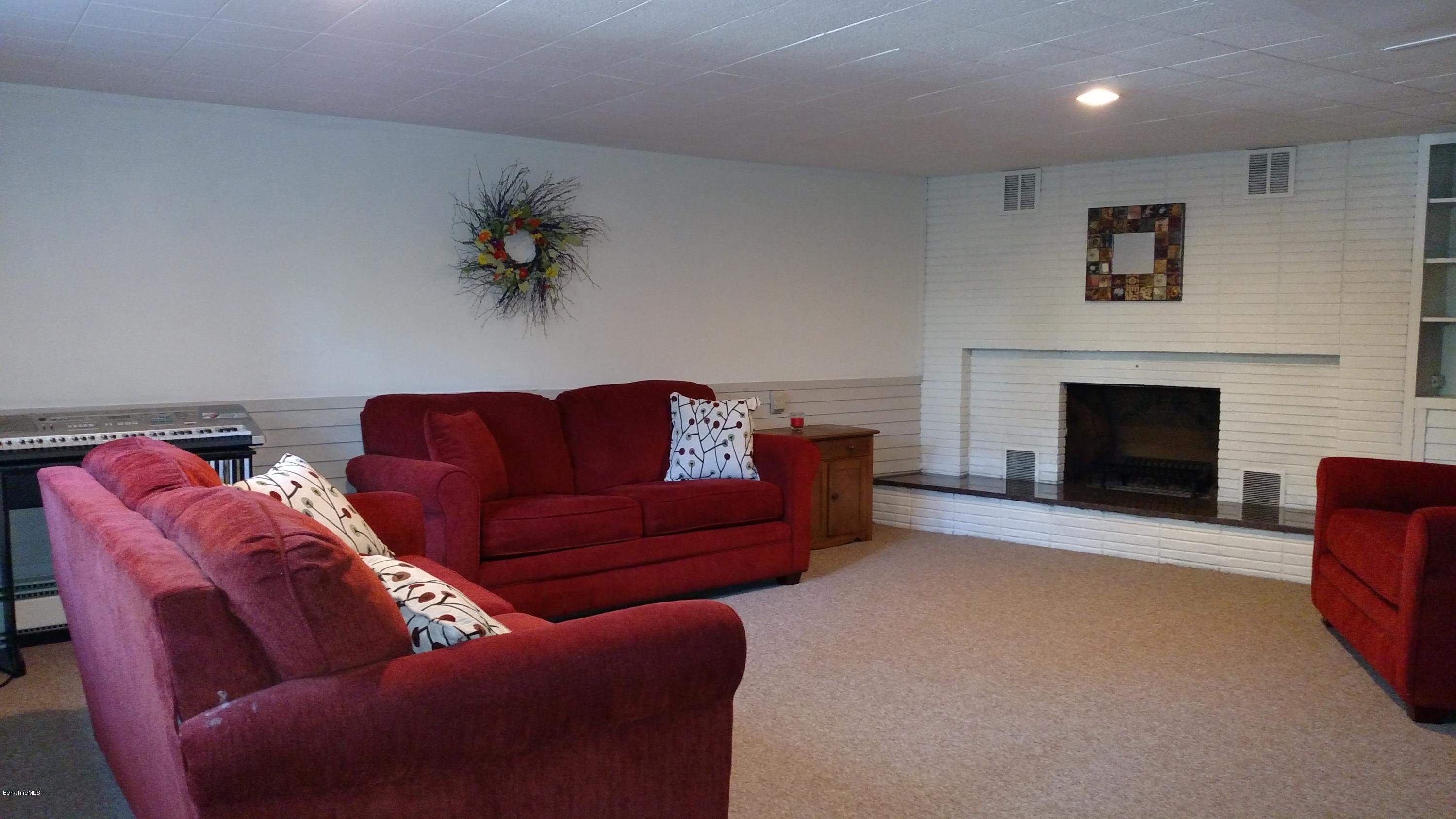 57 East New Lenox Road Pittsfield, MA 01201 - Photo 31 of 41 Family room