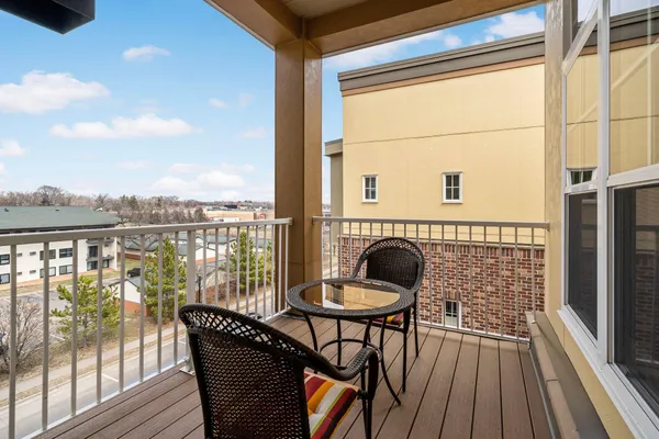 $285,000 | 2405 39th Avenue Northeast, Unit 401, St. Anthony, MN 55421