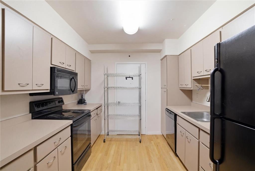 128 North Craig Street, Unit 511 Pittsburgh, PA 15213 - Photo 16 of 46 a kitchen with a refrigerator stove and sink