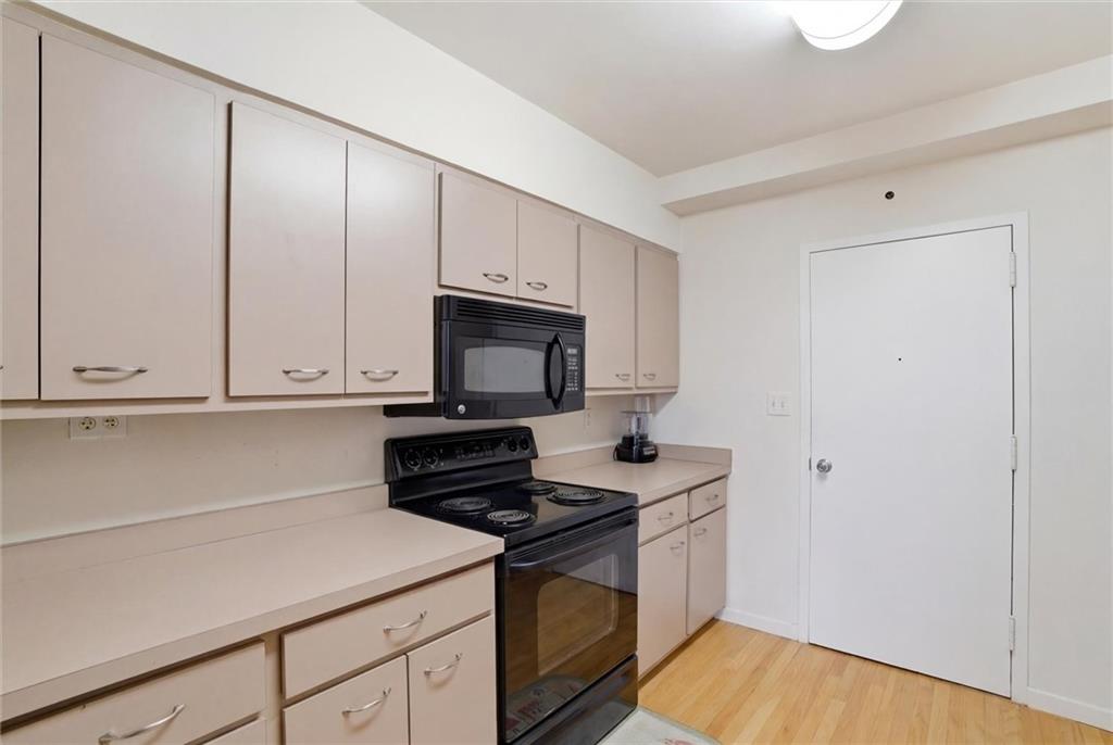 128 North Craig Street, Unit 511 Pittsburgh, PA 15213 - Photo 18 of 46 a kitchen with stainless steel appliances a stove microwave and sink