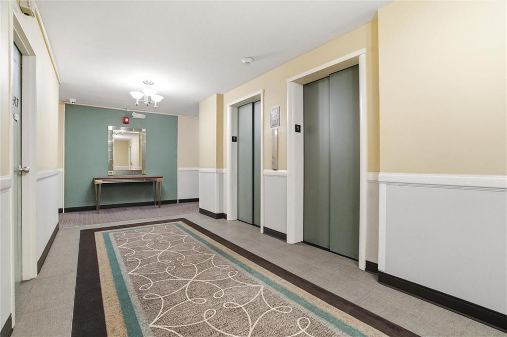 128 North Craig Street, Unit 511 Pittsburgh, PA 15213 - Photo 21 of 46 wooden floor with a rug