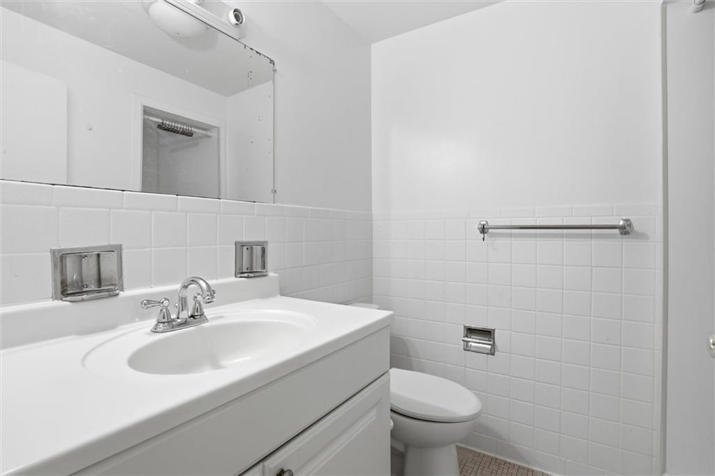 128 North Craig Street, Unit 511 Pittsburgh, PA 15213 - Photo 31 of 46 a bathroom with a sink toilet and a mirror