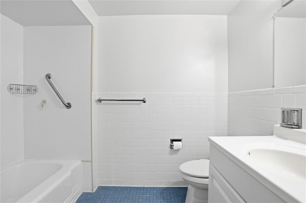 128 North Craig Street, Unit 511 Pittsburgh, PA 15213 - Photo 34 of 46 a bathroom with a sink and a toilet