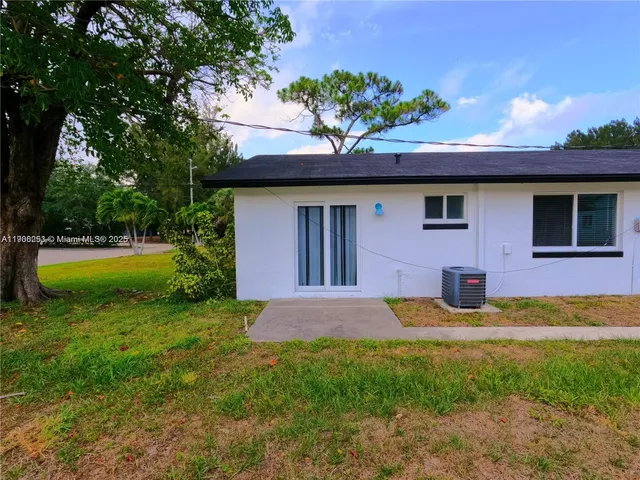 $2,000 | 4912 Serafica Drive, Unit 10, Lake Worth, FL 33461