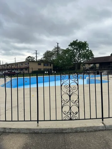 $1,200 | 17 North King Arthur Court, Unit 9, Northlake, IL 60164