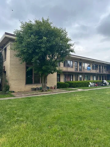 $1,200 | 17 North King Arthur Court, Unit 9, Northlake, IL 60164