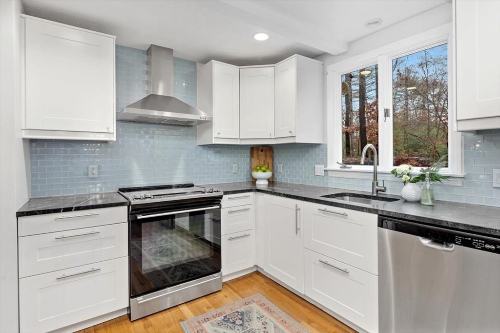 8 Tindale Way Hanover, MA 02339 - Photo 3 of 26 Gallery Image 3