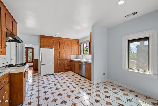 $1,200,000 | 1513 East Garfield Avenue, Glendale, CA 91205