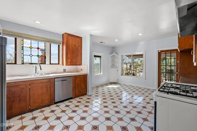 $1,200,000 | 1513 East Garfield Avenue, Glendale, CA 91205