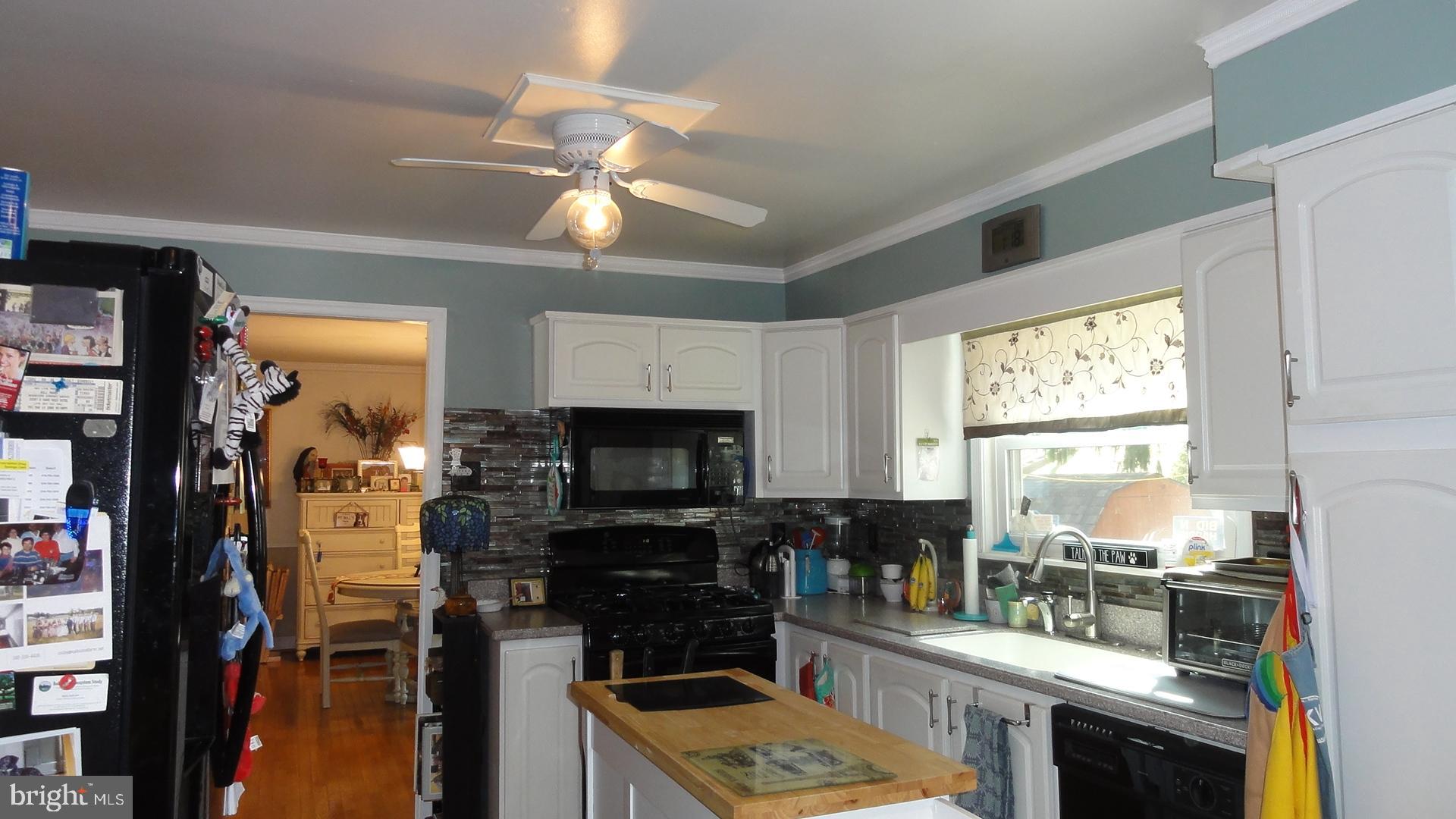 430 Highmeadow Road Reisterstown, MD 21136 - Photo 10 of 36 Kitchen w/HWD & Corian Counters