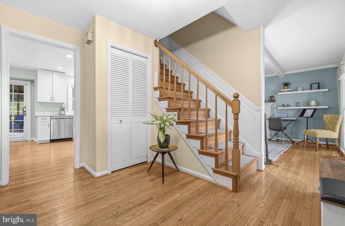 8853 Applecross Lane Springfield, VA 22153 - Photo 10 of 37