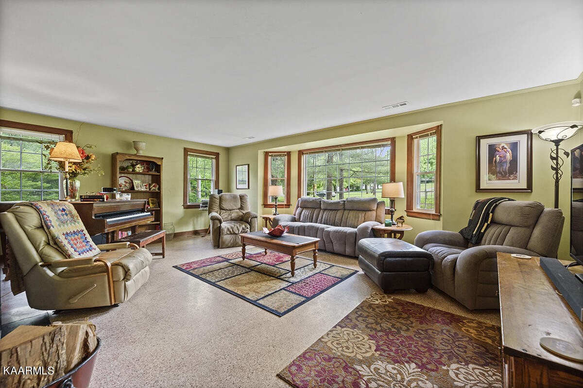 121 Stone Road Knoxville, TN 37920 - Photo 8 of 52 Gallery Image 8