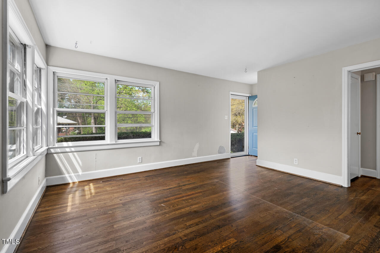 809 Leon Street Durham, NC 27704 - Photo 4 of 28 04