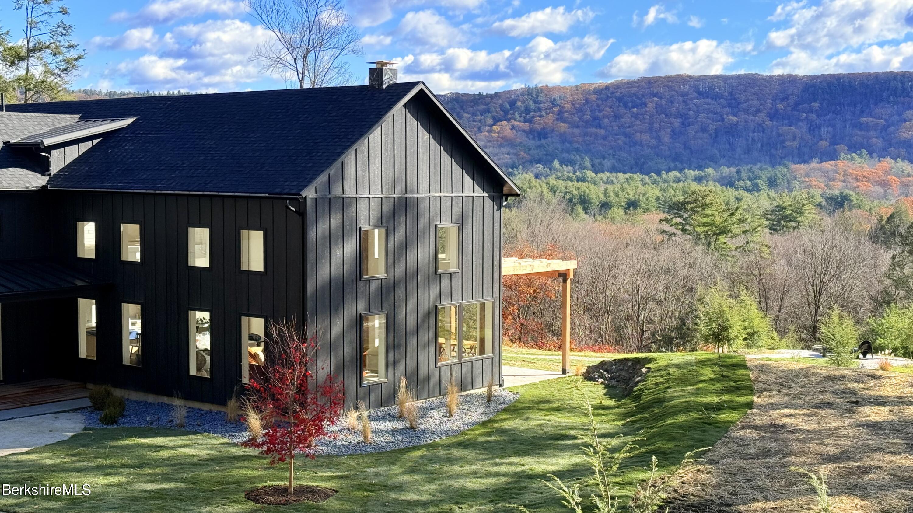 40 East Alford Road West Stockbridge, MA 01266 - Photo 1 of 51 main