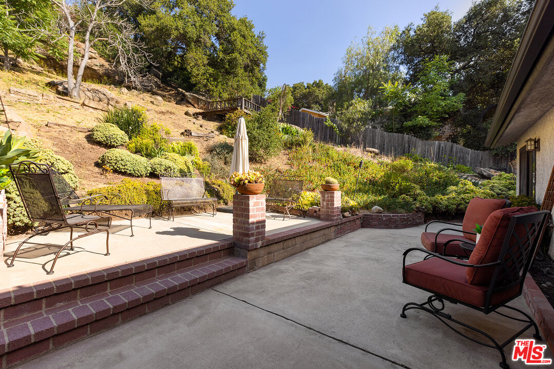 865 Katherine Road Simi Valley, CA 93063 - Photo 15 of 25 a outdoor space with patio