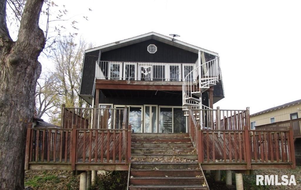 3220 North Shore Drive Moline, IL 61265 - Photo 1 of 10