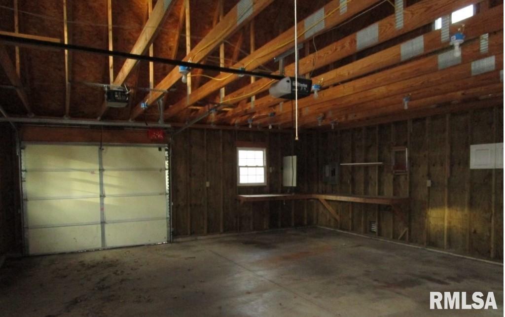 3220 North Shore Drive Moline, IL 61265 - Photo 3 of 10