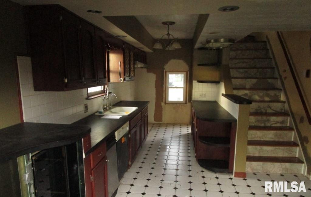 3220 North Shore Drive Moline, IL 61265 - Photo 6 of 10