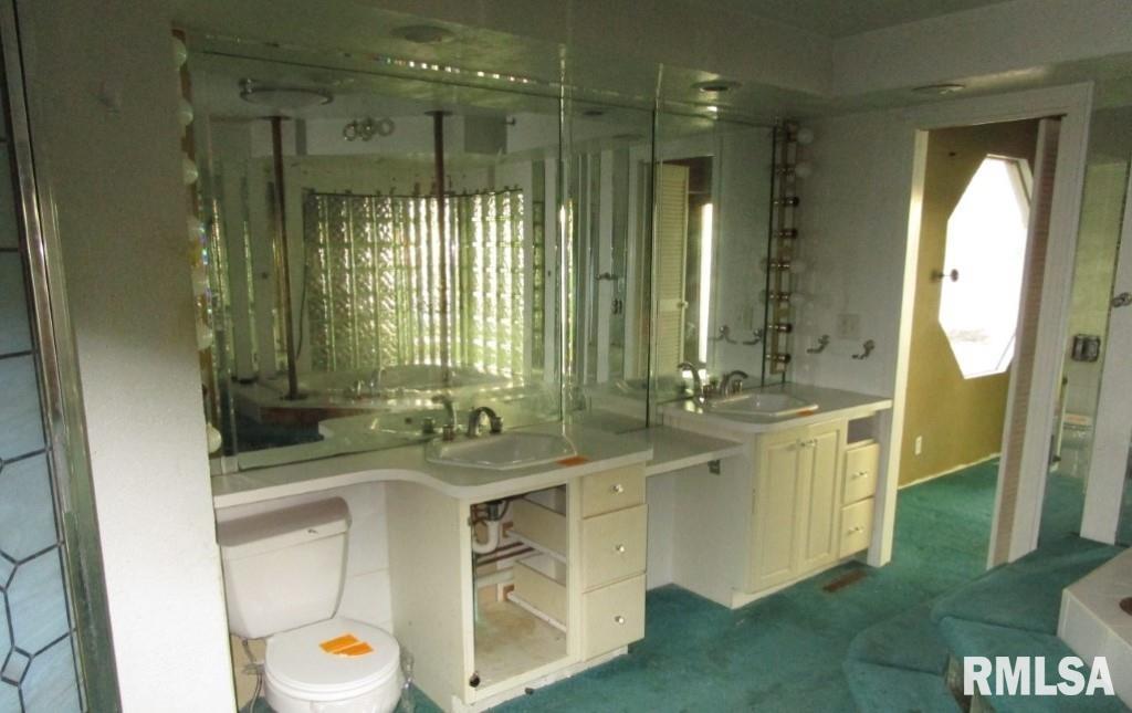 3220 North Shore Drive Moline, IL 61265 - Photo 9 of 10