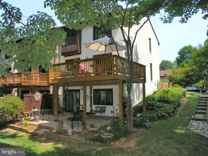 2061 Golf Course Drive Reston, VA 20191 - Photo 17 of 30 Exterior (Rear)