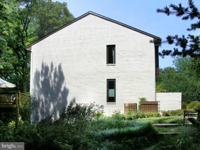 2061 Golf Course Drive Reston, VA 20191 - Photo 29 of 30 Exterior Side