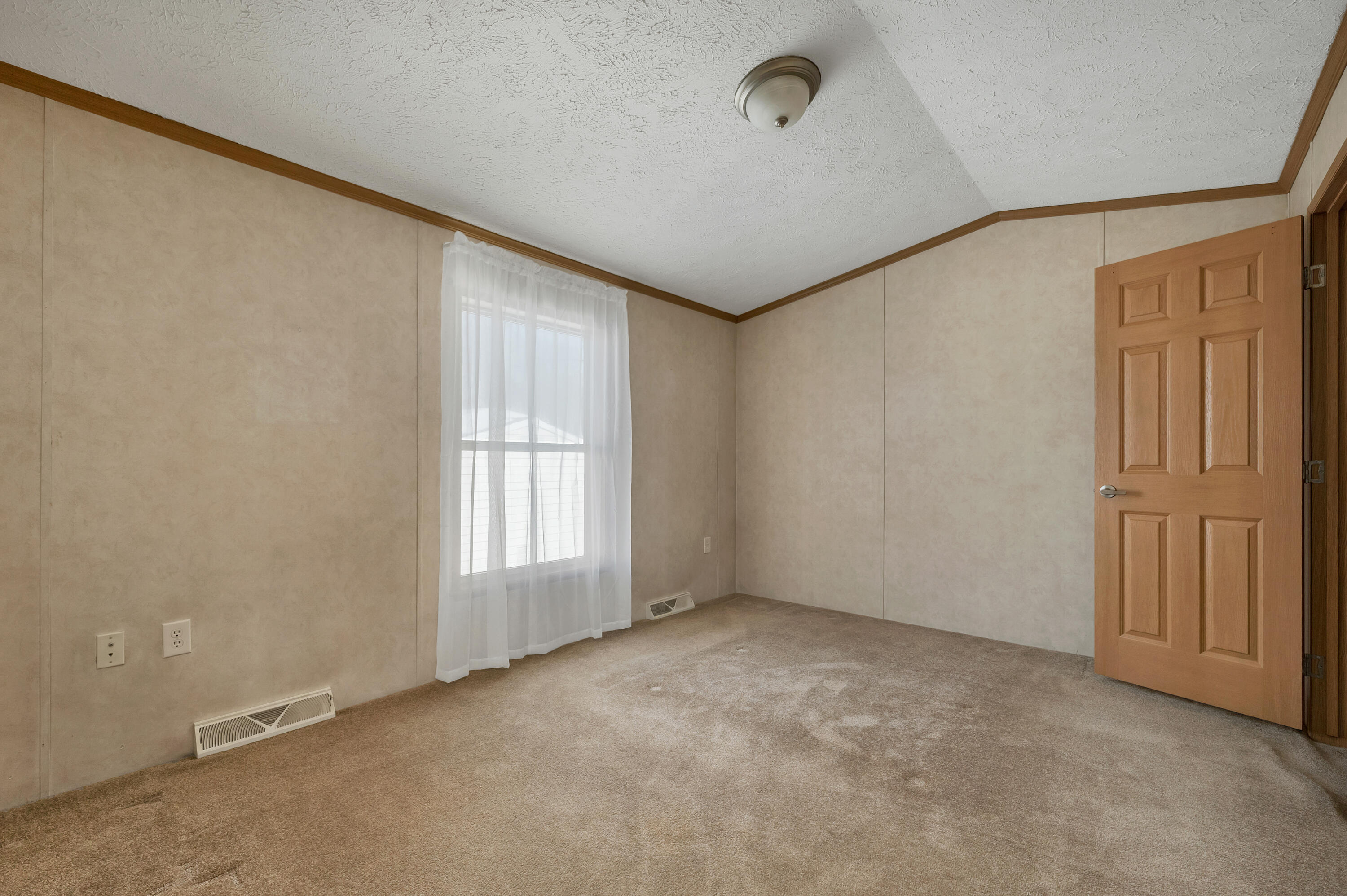 17 Trade Wind Lane, Unit 17 Rochester, NH 03867 - Photo 28 of 37 17TradeWindLn-024