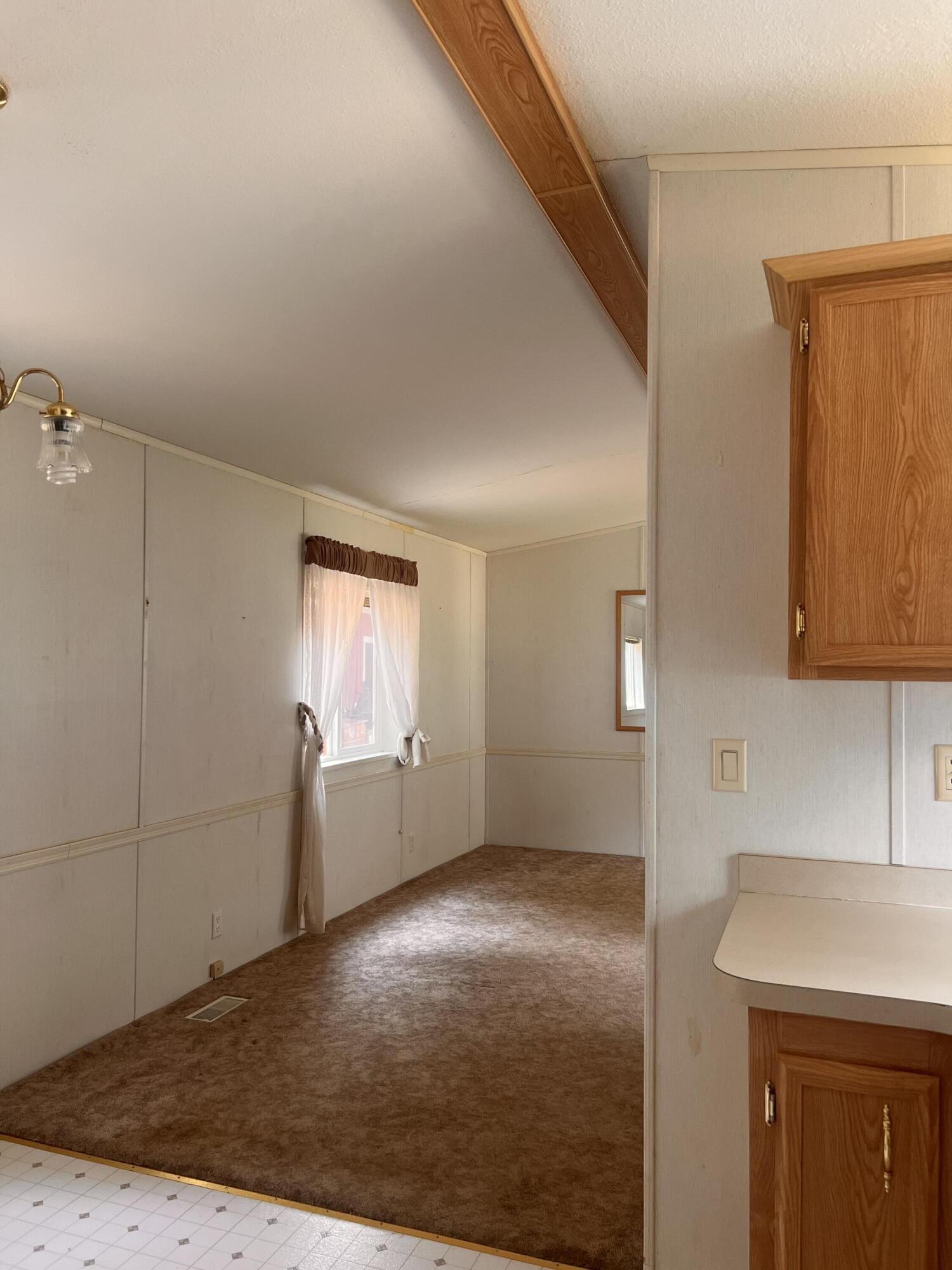 6226 Neill Road Grants Pass, OR 97527 - Photo 9 of 23 IMG_4934