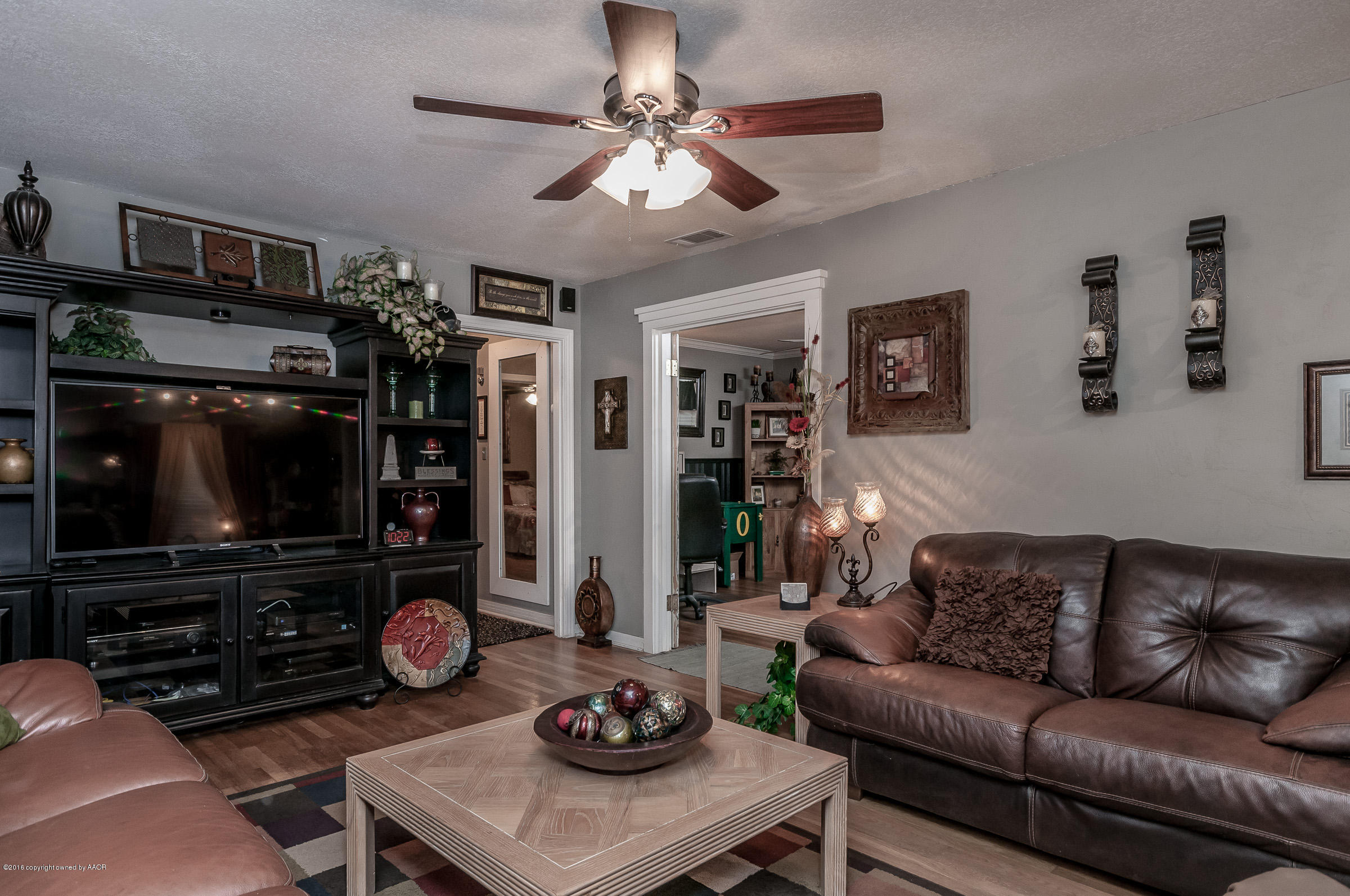 3410 South Rusk Street Amarillo, TX 79109 - Photo 5 of 24 Living Room (2)