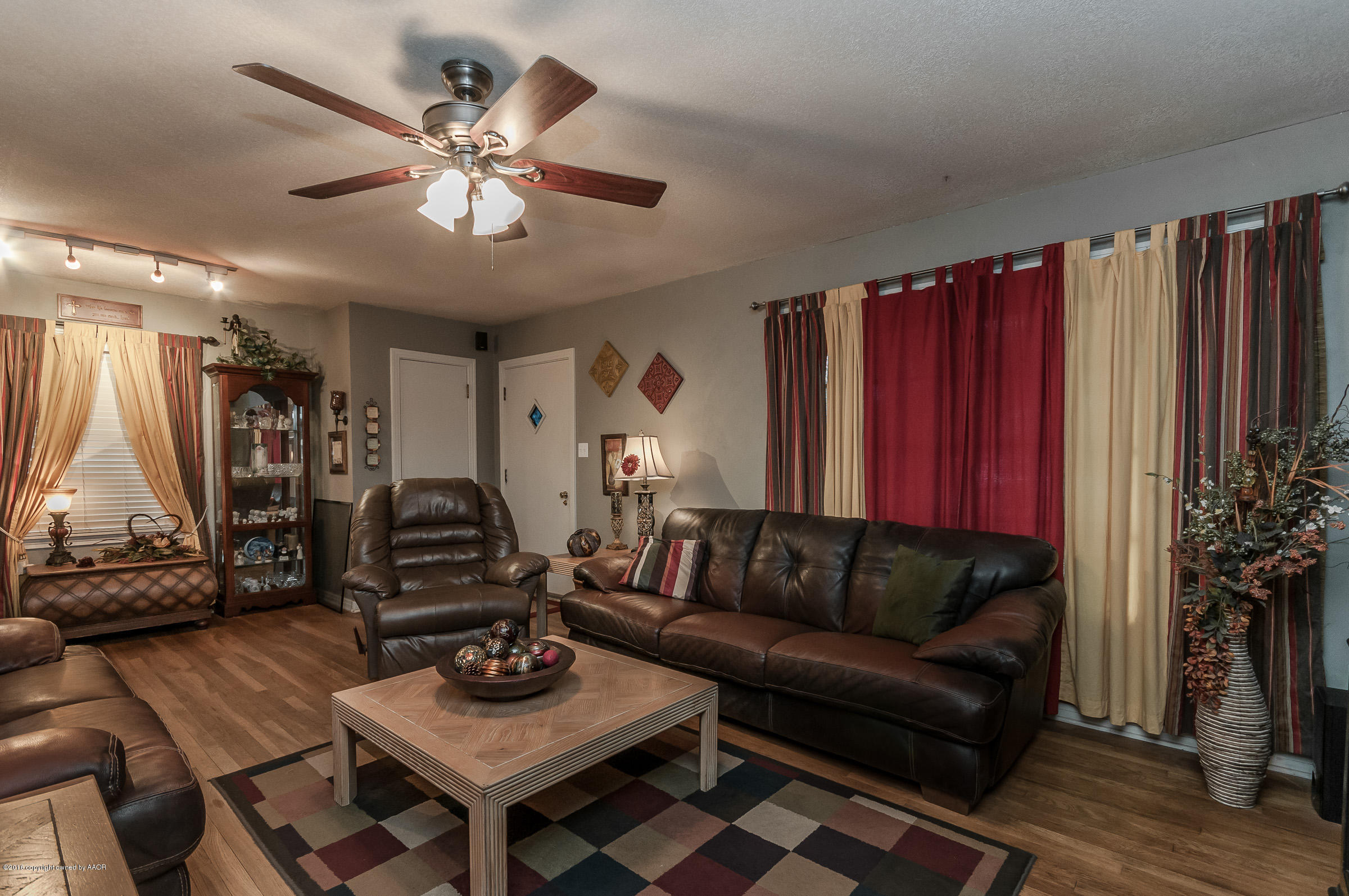 3410 South Rusk Street Amarillo, TX 79109 - Photo 7 of 24 Living Room (4)