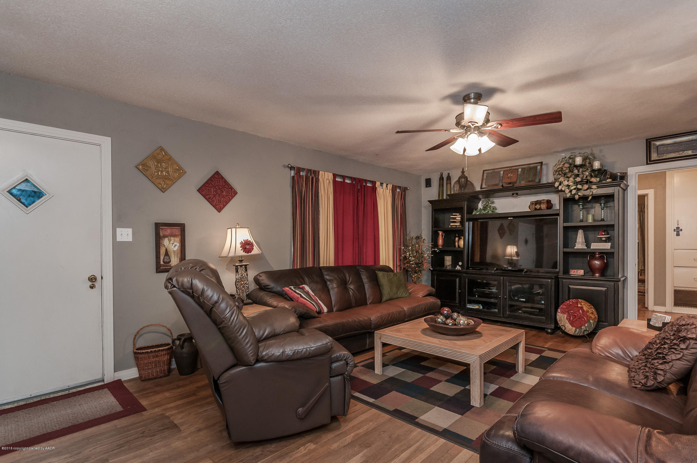 3410 South Rusk Street Amarillo, TX 79109 - Photo 8 of 24 Living Room