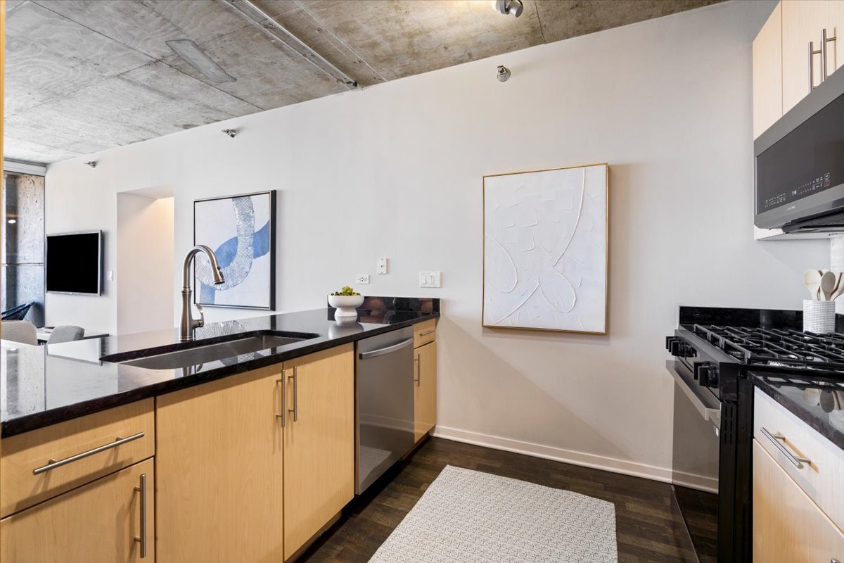 611 South Wells Street, Unit 2709 Chicago, IL 60607 - Photo 8 of 35