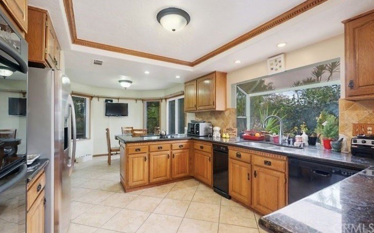 28322 Driza Mission Viejo, CA 92692 - Photo 3 of 12