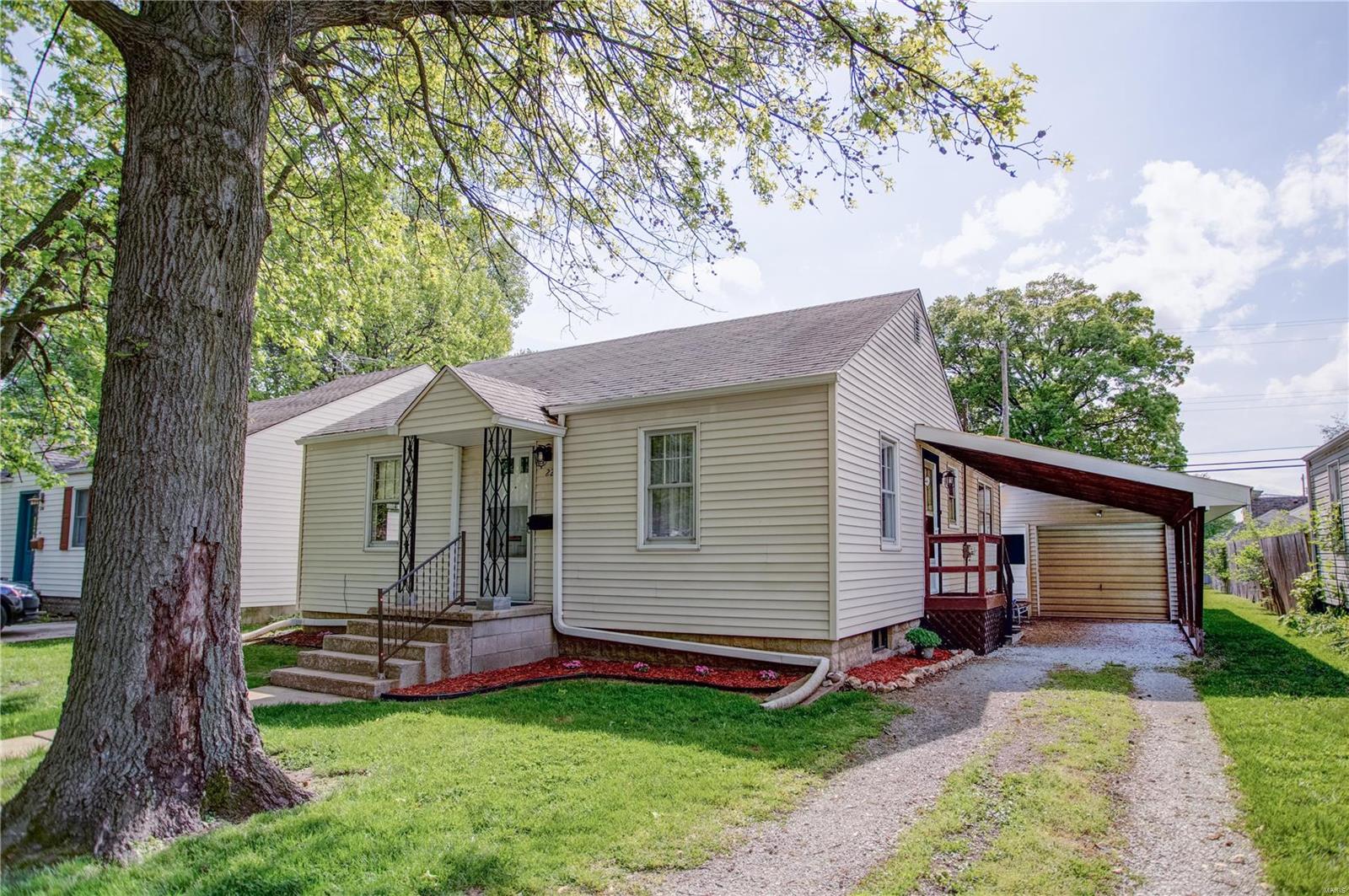 222 Doerr Street Roxana, IL 62084 - Photo 2 of 23