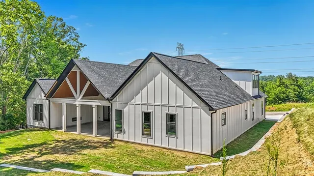 $699,989 | 108 Horseshoe Bend Road, Easley, SC 29642