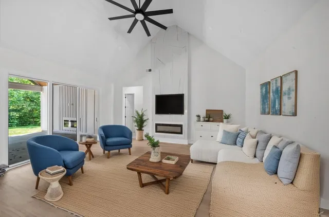 $699,989 | 108 Horseshoe Bend Road, Easley, SC 29642