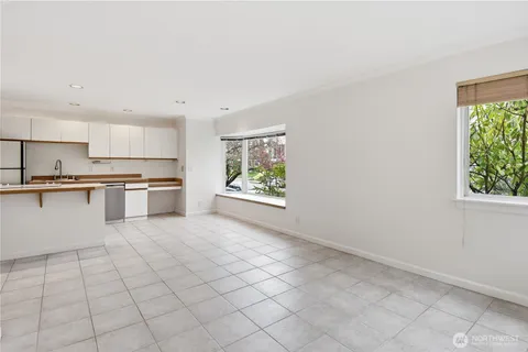 $439,000 | 4811 Phinney Avenue North, Unit 101, Seattle, WA 98103