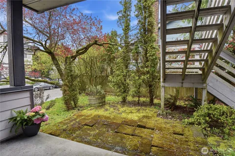 $439,000 | 4811 Phinney Avenue North, Unit 101, Seattle, WA 98103