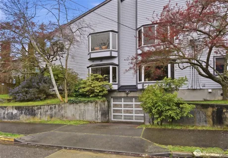 $439,000 | 4811 Phinney Avenue North, Unit 101, Seattle, WA 98103
