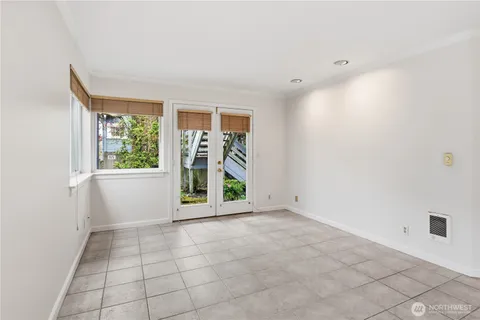 $439,000 | 4811 Phinney Avenue North, Unit 101, Seattle, WA 98103