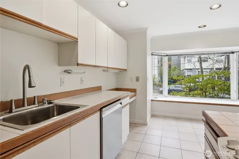 $439,000 | 4811 Phinney Avenue North, Unit 101, Seattle, WA 98103