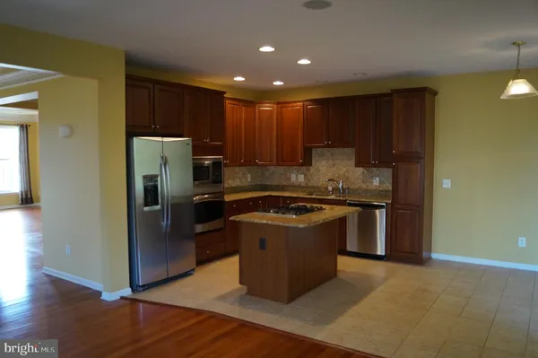 $3,800 | 25575 America Square, Chantilly, VA 20152