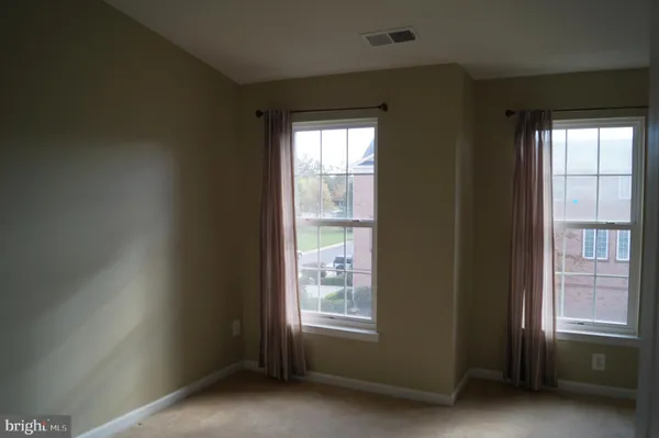 $3,800 | 25575 America Square, Chantilly, VA 20152