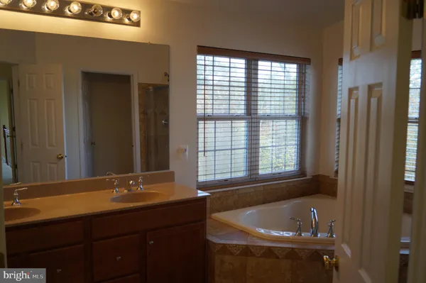 $3,600 | 25575 America Square, Chantilly, VA 20152