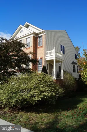 $3,800 | 25575 America Square, Chantilly, VA 20152