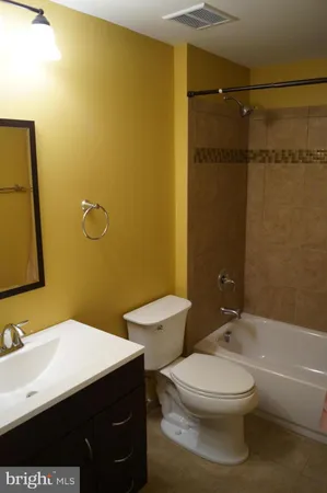 $3,600 | 25575 America Square, Chantilly, VA 20152
