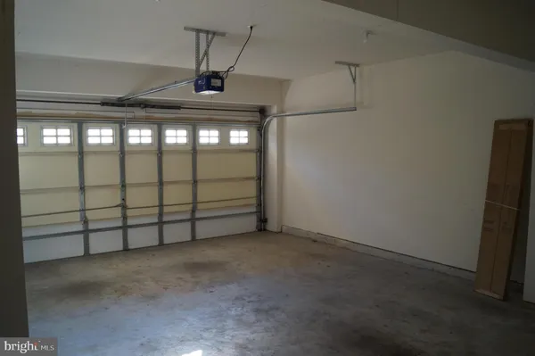 $3,800 | 25575 America Square, Chantilly, VA 20152