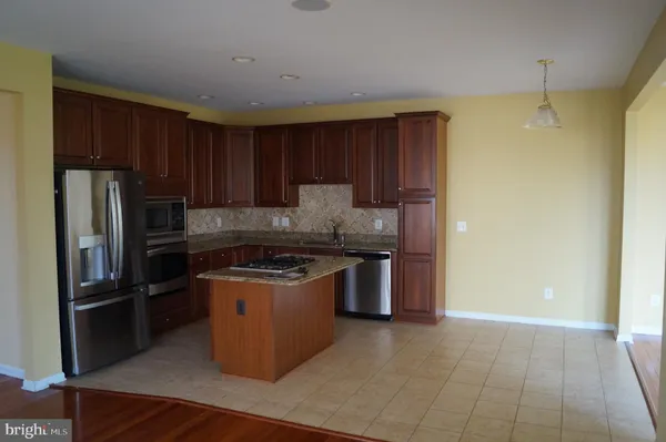 $3,800 | 25575 America Square, Chantilly, VA 20152