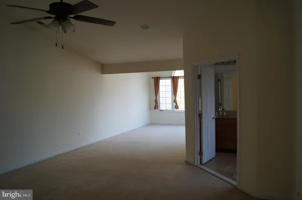 $3,600 | 25575 America Square, Chantilly, VA 20152